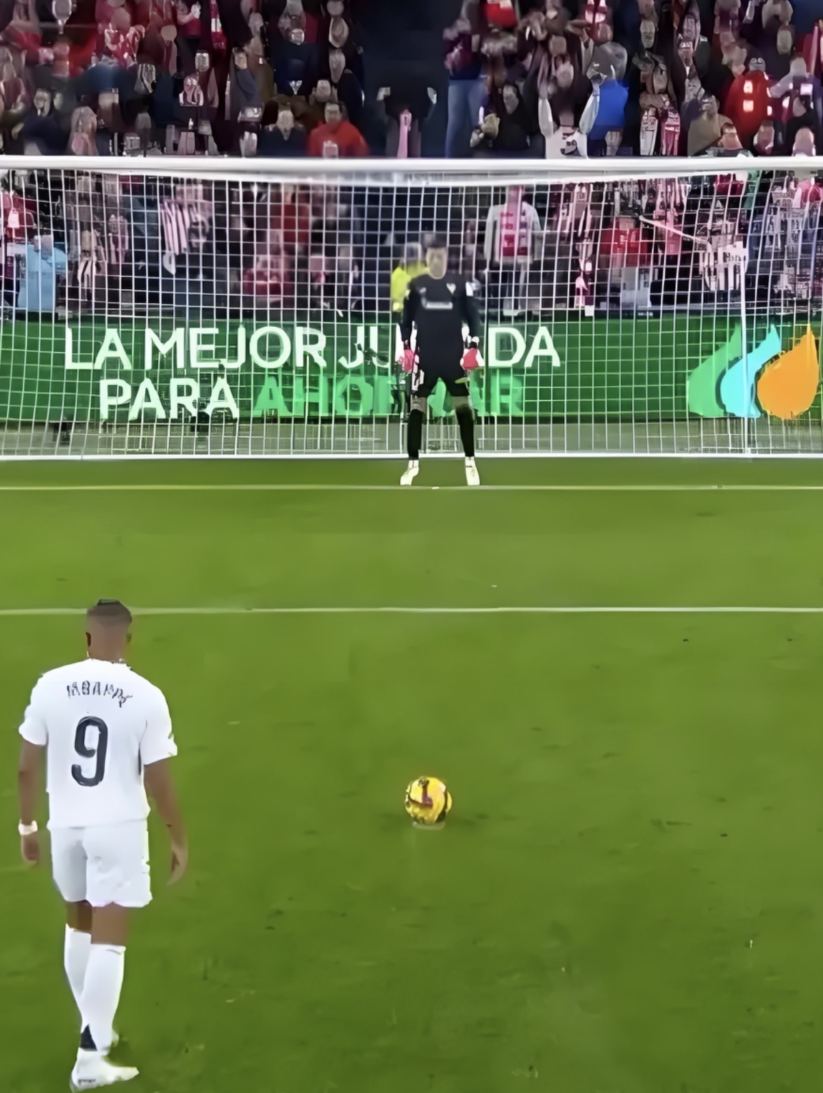 爱游戏中国官网-一场胜负难分的比赛掀起了球迷的热情！