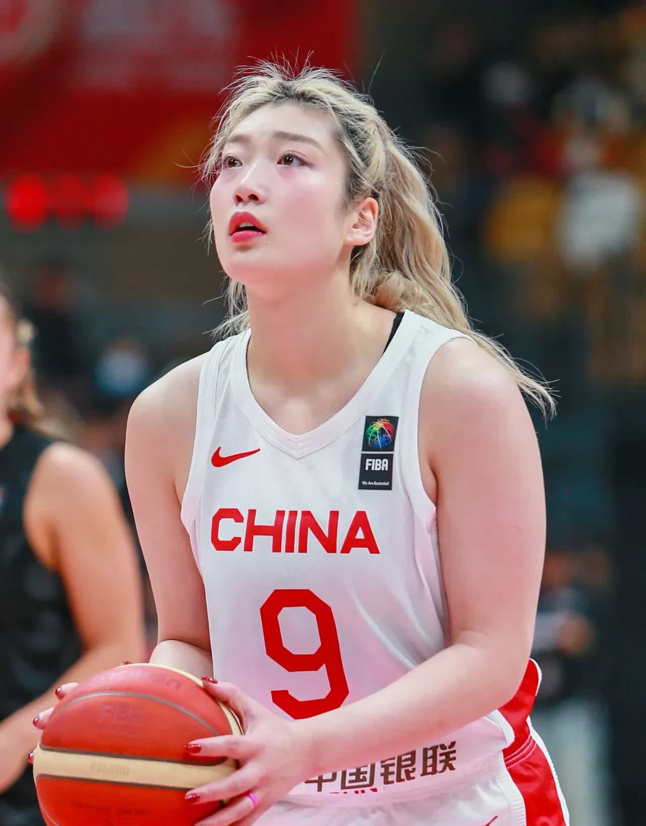 爱游戏中国官网-香港女篮气定神闲，轻松击败对手的简单介绍