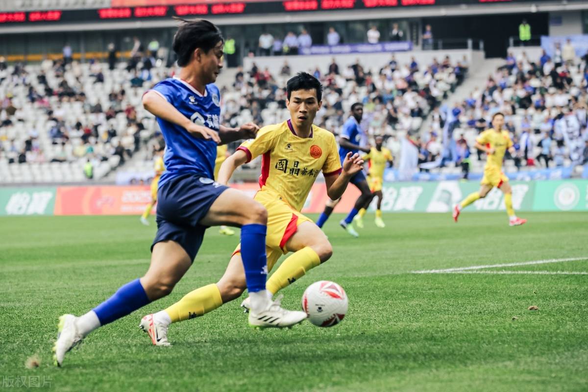 爱游戏官网-深圳惊险获胜，一举超越对手