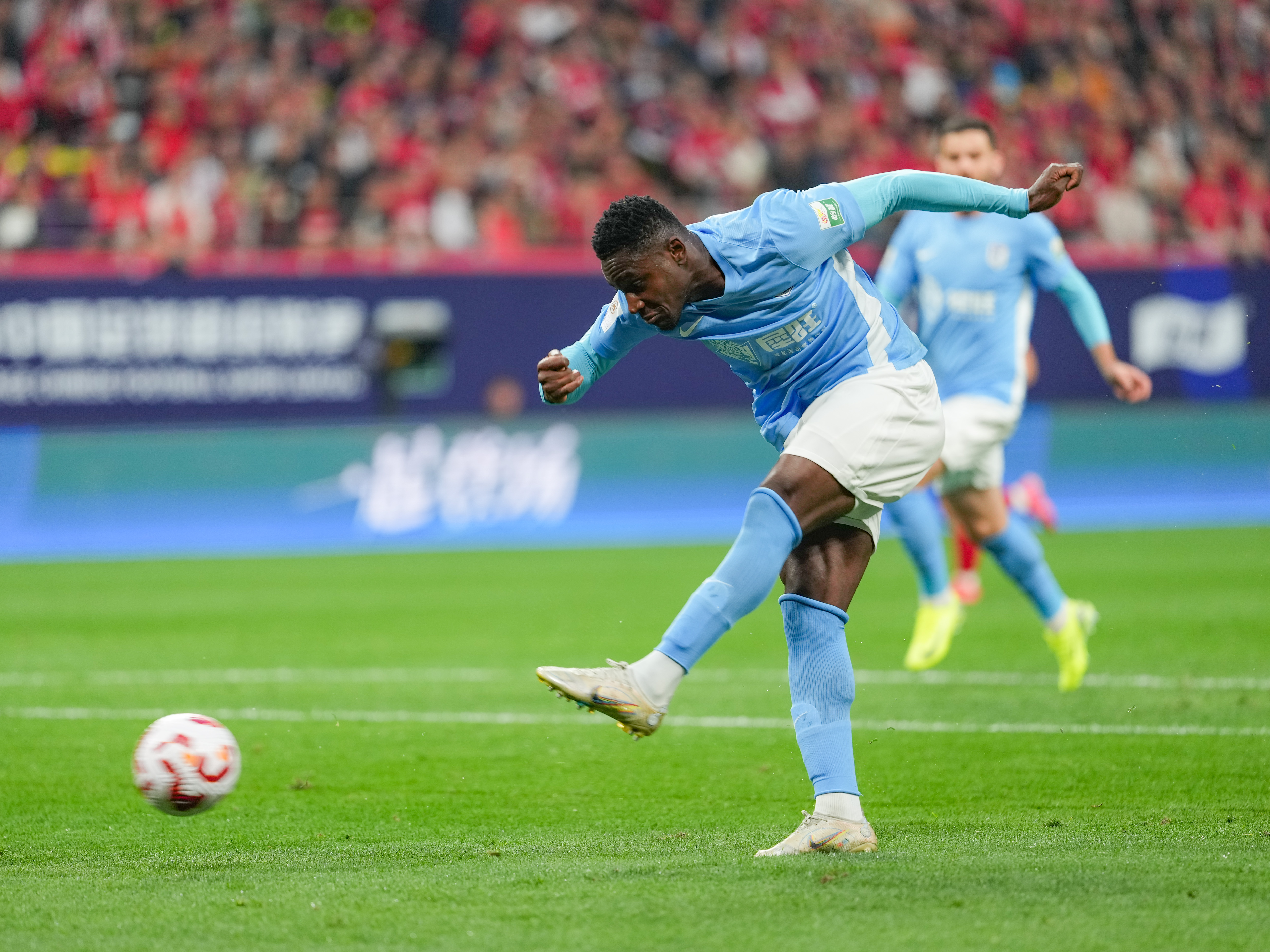 爱游戏网页版-精彩足球比赛让人们沉浸在足球的海洋中