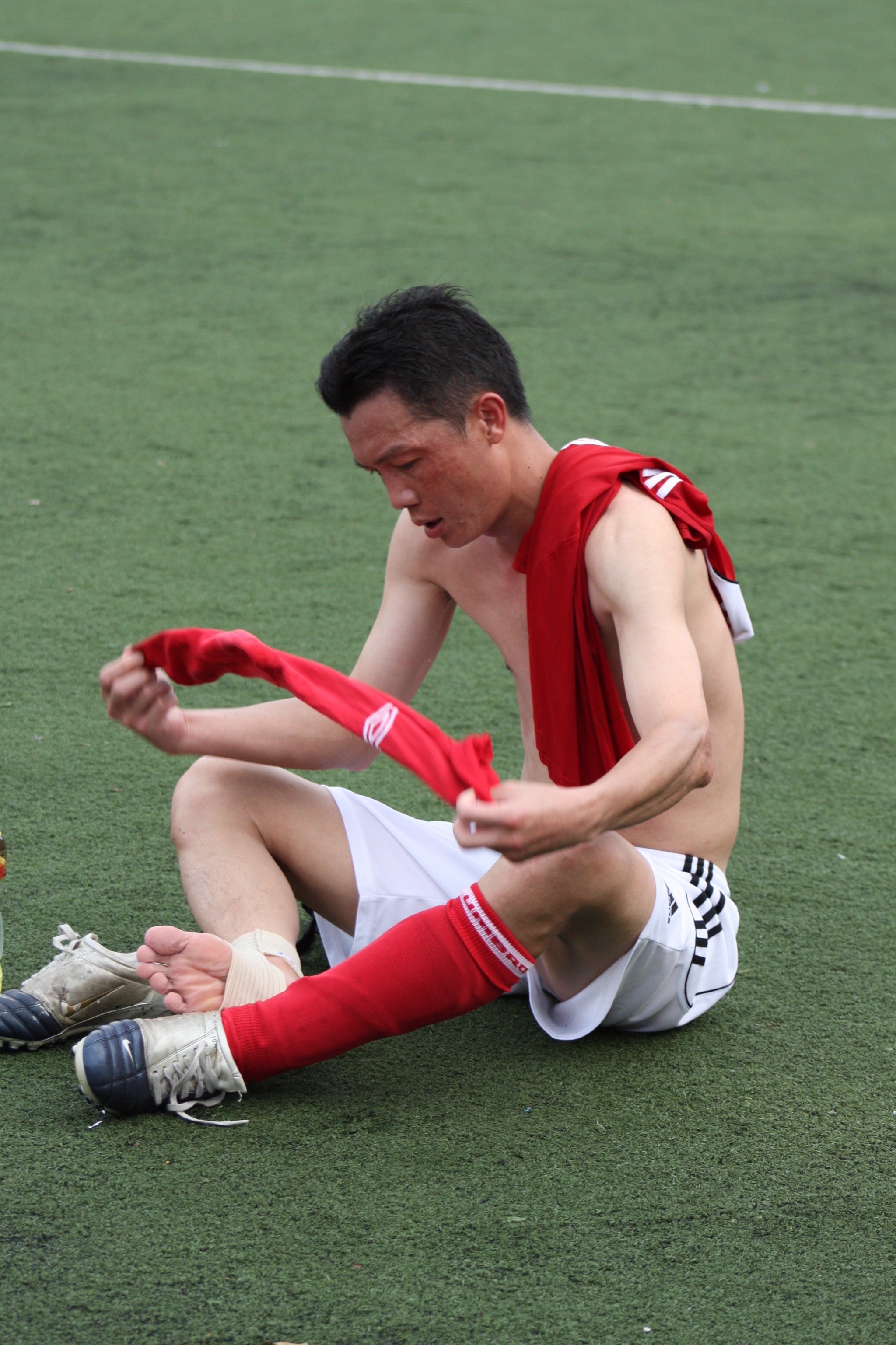 精彩足球比赛让人们沉浸在足球的海洋中 精彩足球比赛让人们沉浸在足球的海洋中