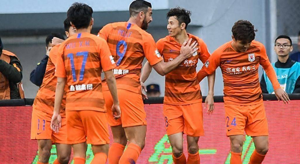 山东鲁能客场击败对手,赢得球迷掌声 山东鲁能客场击败对手,赢得球迷掌声
