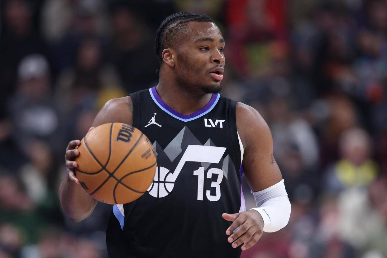 关于爵士逆转黄蜂，主场气势如虹士气高涨的信息