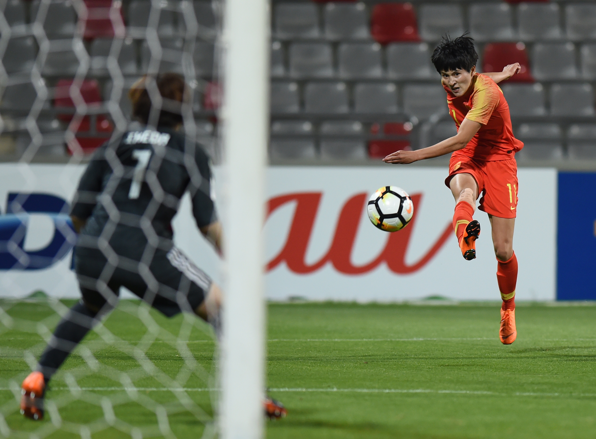 亚洲杯女足决赛,现场气氛热烈 亚洲杯女足决赛,现场气氛热烈