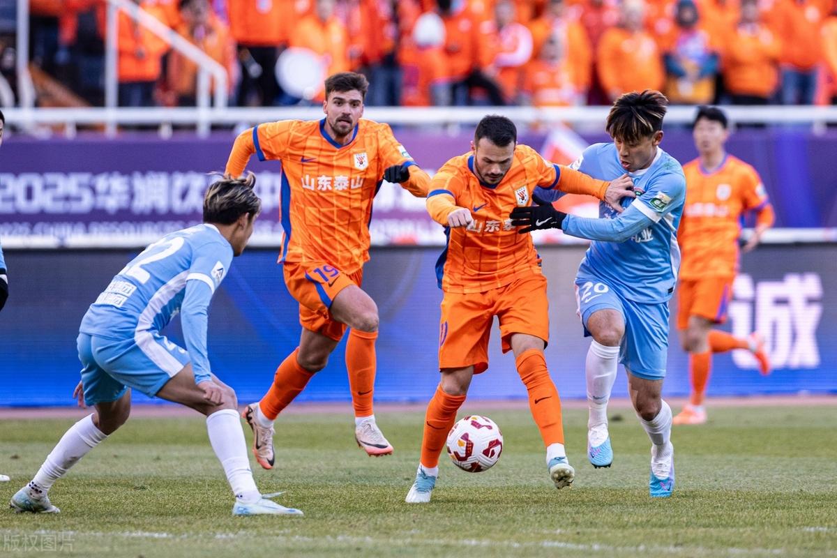 爱游戏体育官网-大连客场赢球，中超球队继续崛起