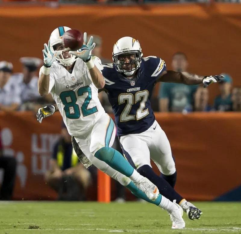 爱游戏-老鹰队老将表现出色，领衔球队夺冠