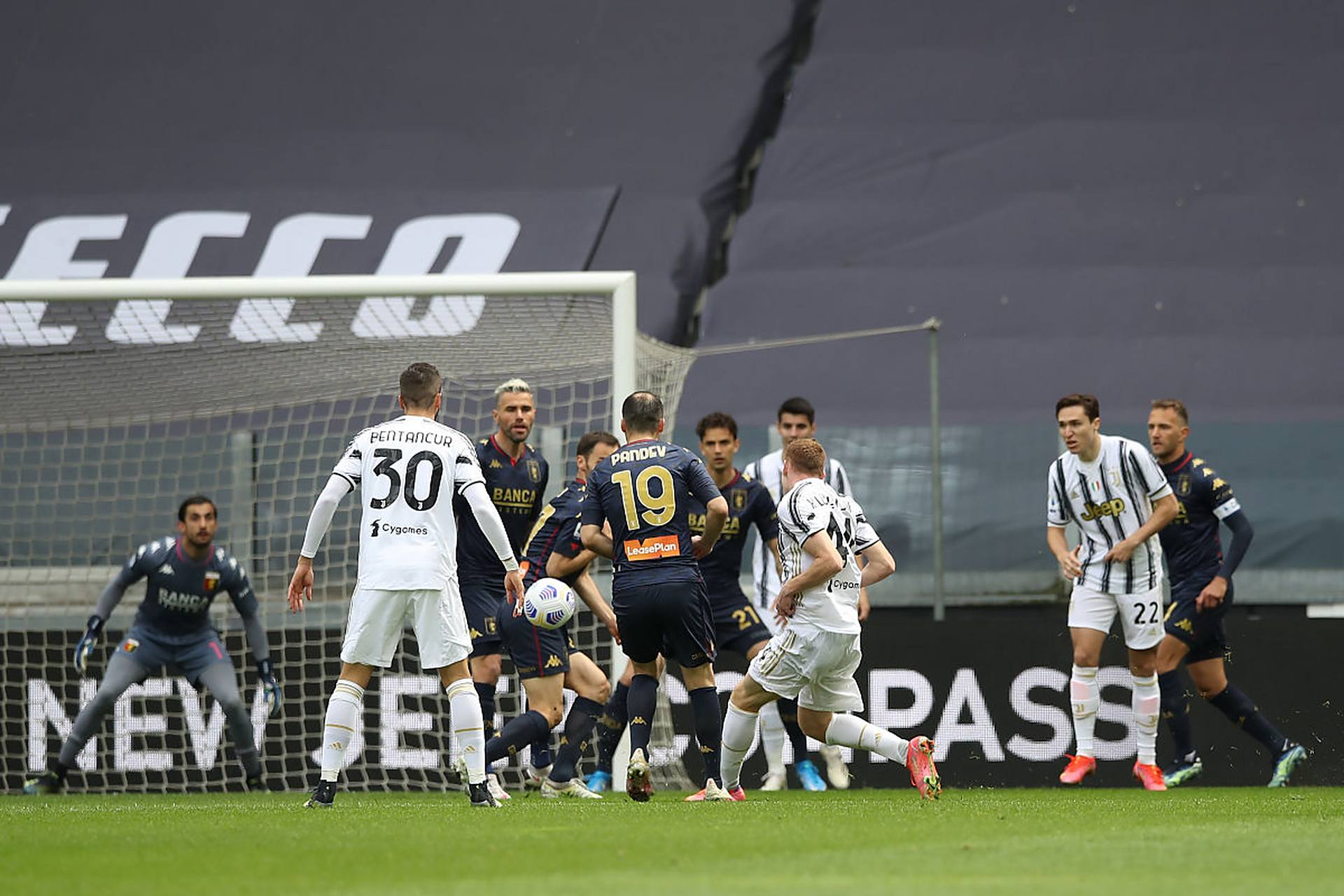 尤文图斯战胜国际米兰,盘踞联赛榜首 尤文图斯战胜国际米兰,盘踞联赛榜首