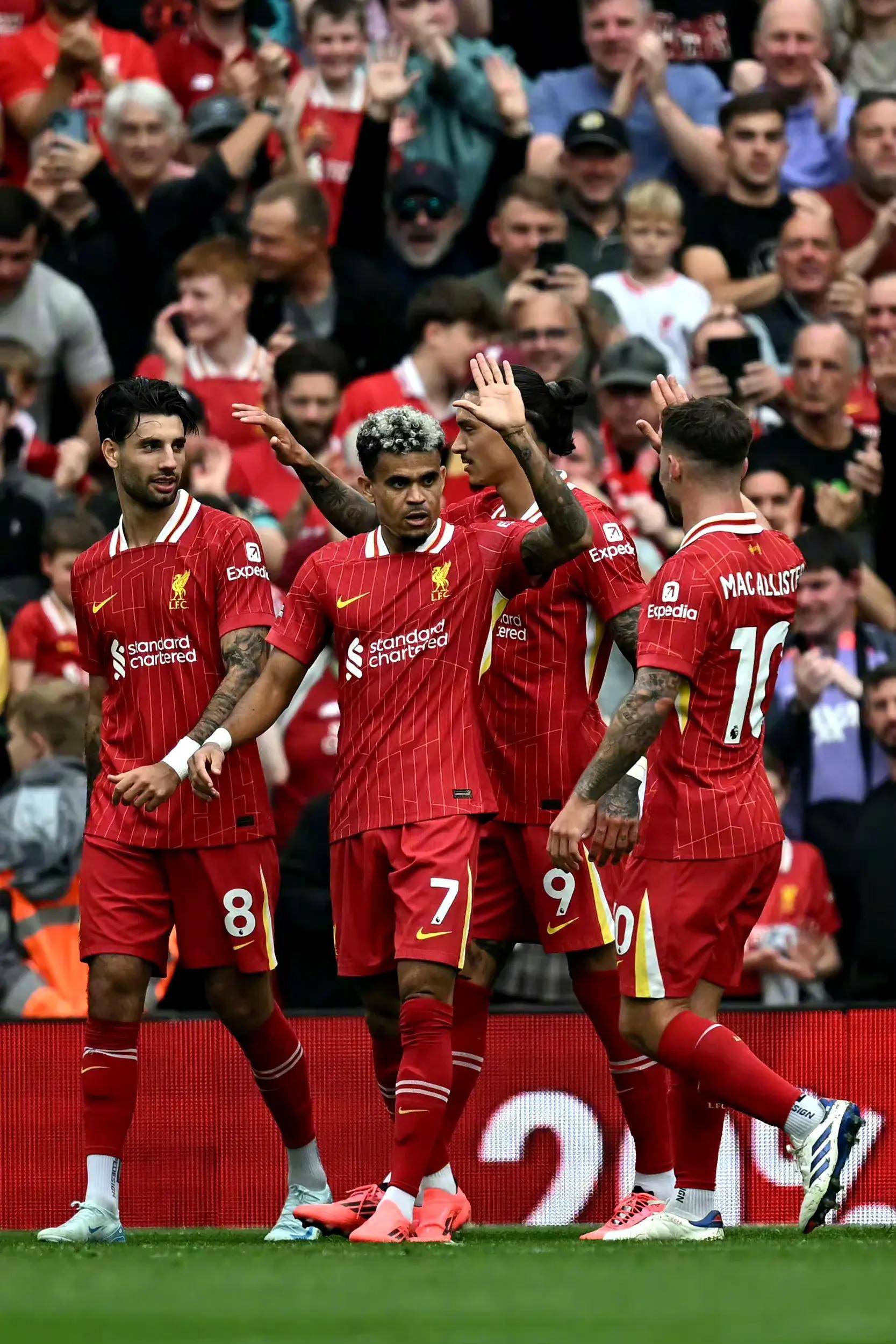 爱游戏官网网页版入口-利物浦反超曼城，成为英超领头羊