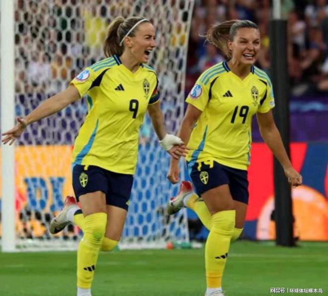 英格兰女足球员发挥出色,国际赛场上连连获胜 英格兰女足球员发挥出色,国际赛场上连连获胜