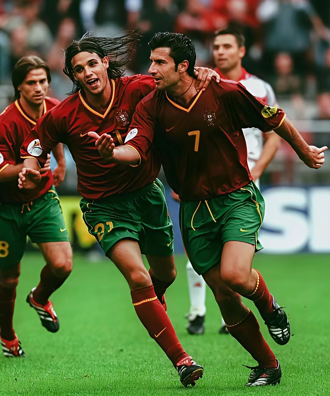 包含巨人之争,欧洲足球狂欢盛会再度崭露头角的词条 包含巨人之争,欧洲足球狂欢盛会再度崭露头角的词条