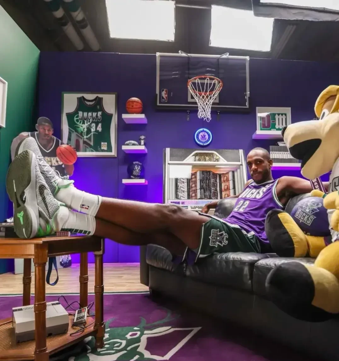 爱游戏官网入口-雄鹿客场惜败，米德尔顿发挥遭质疑