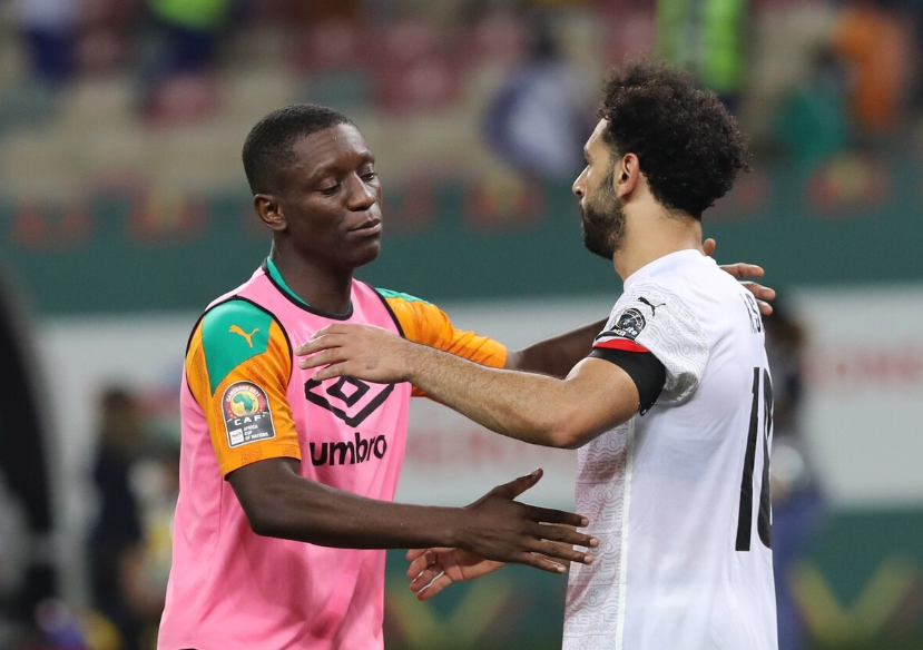 埃及选手在射击比赛中击中靶心 埃及选手在射击比赛中击中靶心