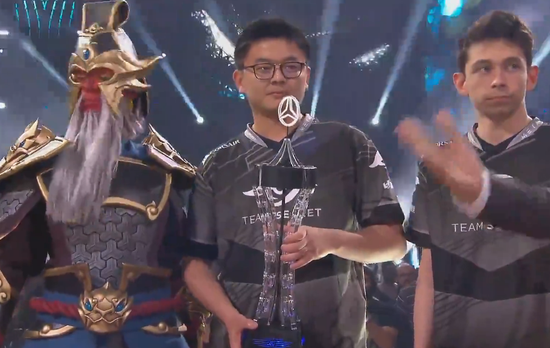 汉堡球员表现出色，荣膺本场MVP的简单介绍