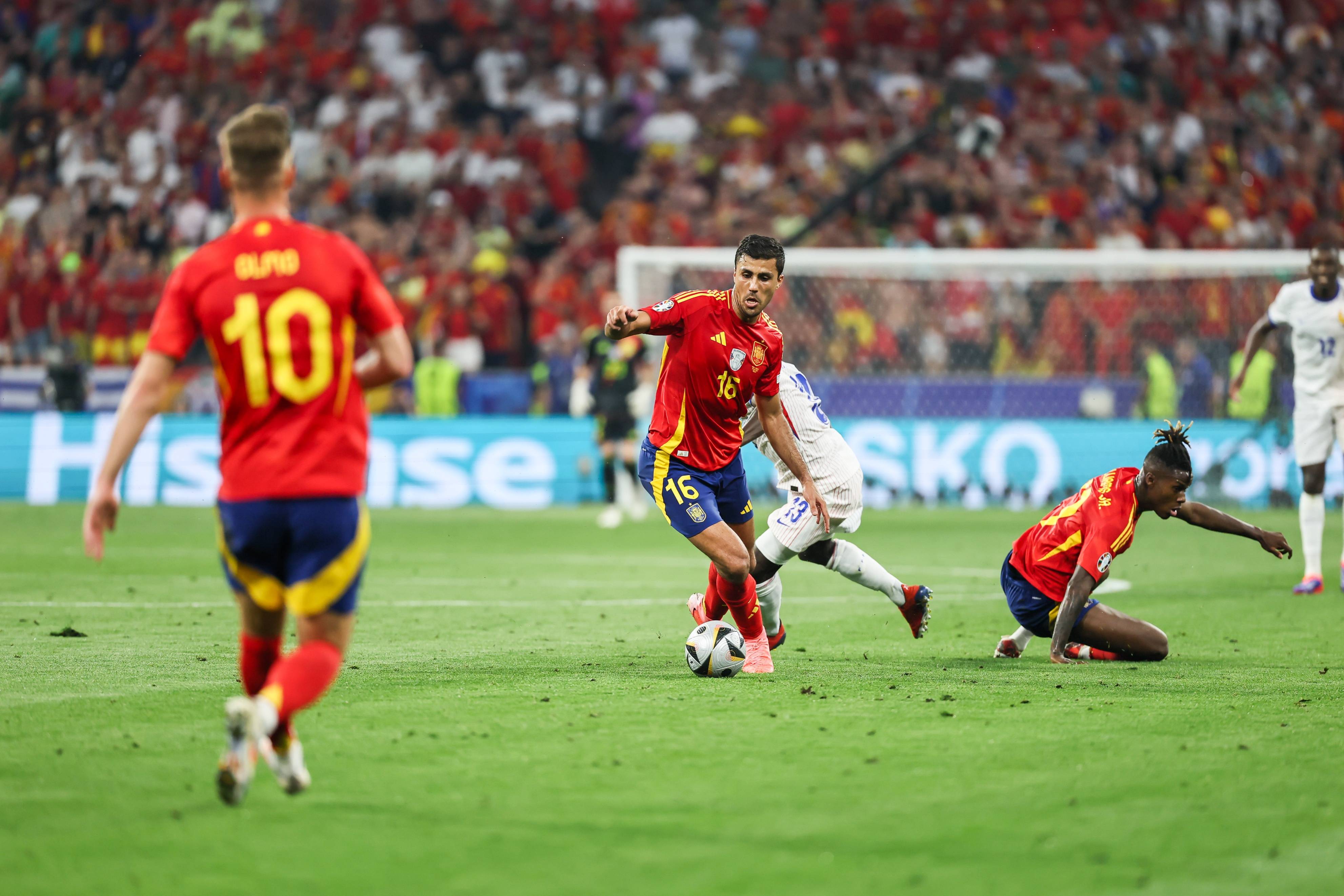 欧洲国际足球联赛:冠军争夺战的简单介绍 欧洲国际足球联赛:冠军争夺战的简单介绍