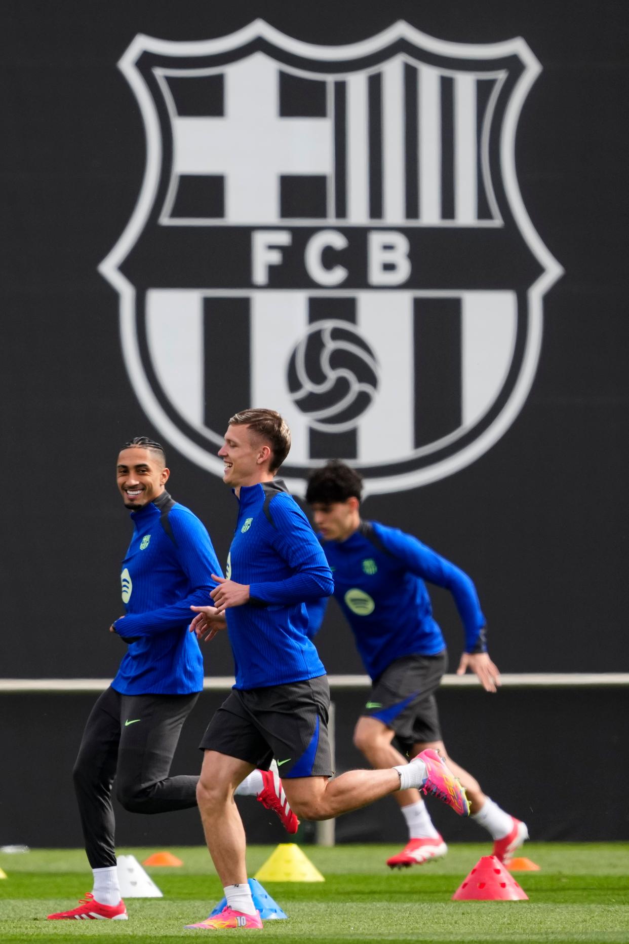 爱游戏入口-包含巴萨完胜那不勒斯，轻松晋级欧冠淘汰赛的词条