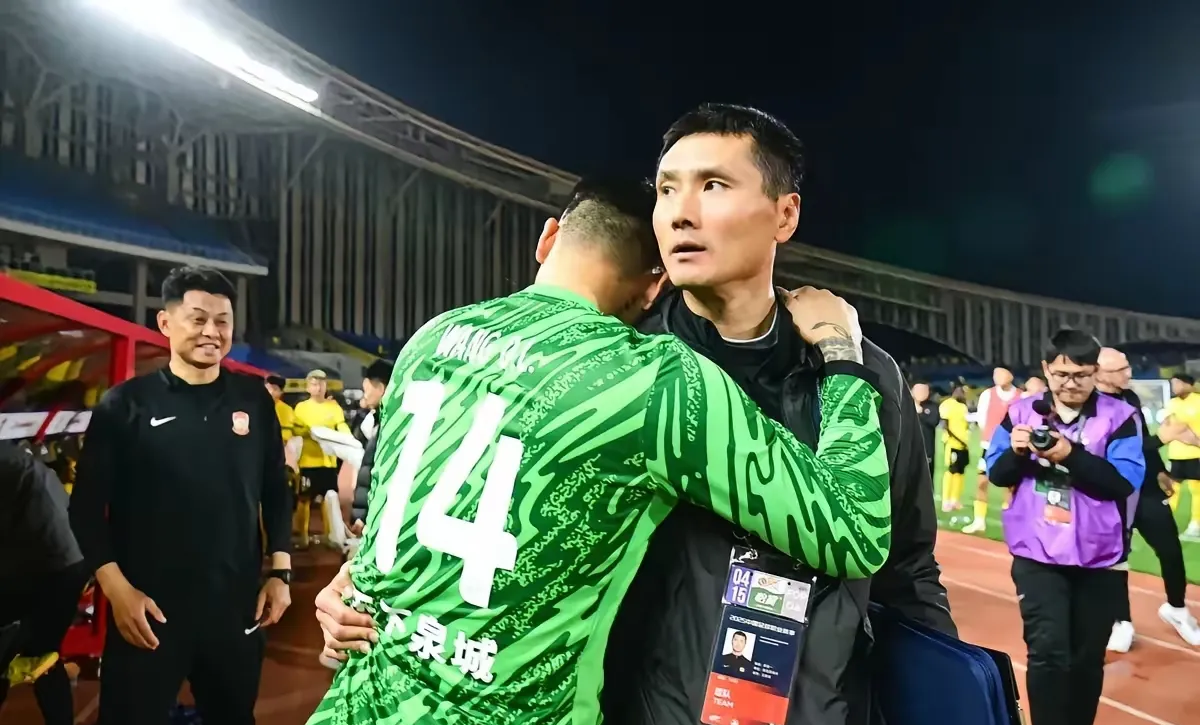 爱游戏登录-鲁能实现客场逆转，展现团队战斗力